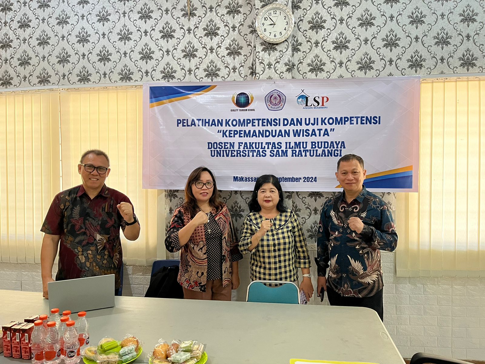 Head of the English Literature Department Participates in Tourism Professional Certification Exam Head of the English Literature Department Participates in Tourism Professional Certification Exam